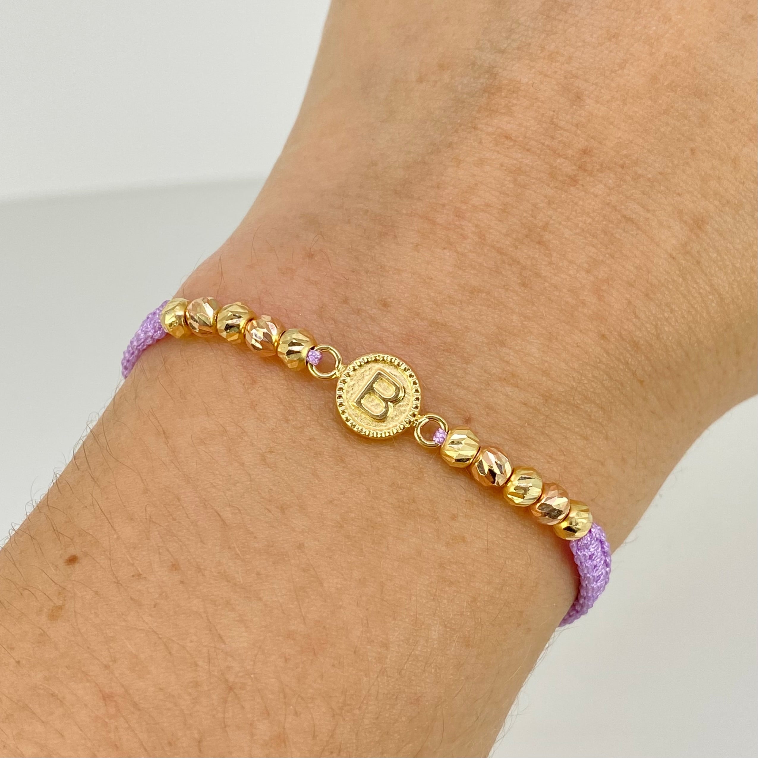 Pulsera tejida Herraje Letra B / BD 10uni 4mm / Hilo Lila Oro amarillo y Oro rosa 18k · 1,15 g 2
